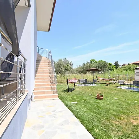 公寓 Aigli Garden Getaway, Escape Close To 弗拉斯纳