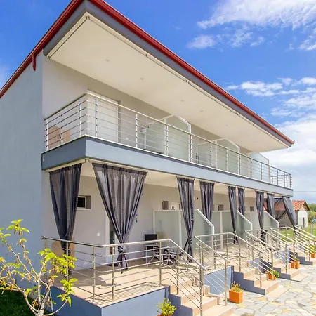 Aigli Garden Getaway, Escape Close To