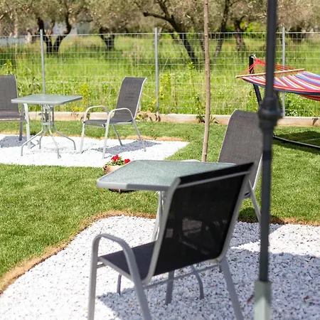 Aigli Garden Getaway, Escape Close To Lejlighed *