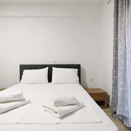 公寓 Aigli Garden Getaway, Escape Close To 弗拉斯纳