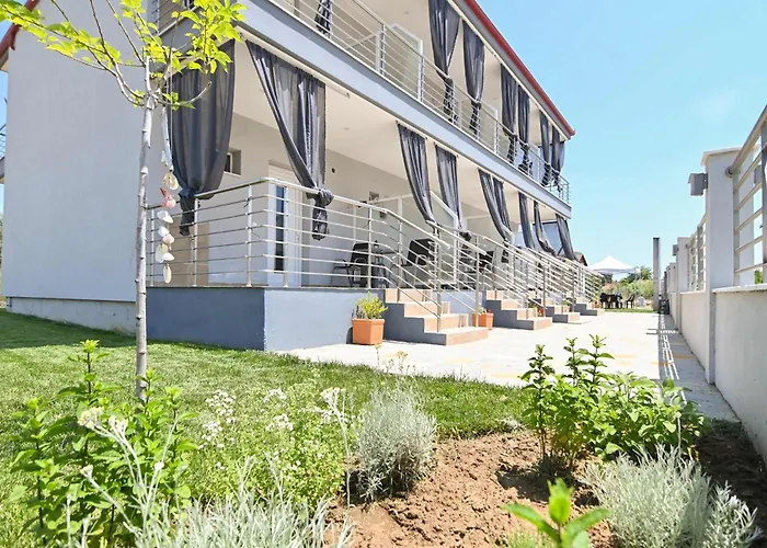 Aigli Garden Getaway, Escape Close To