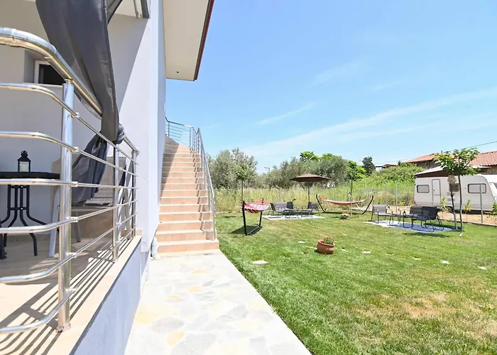 Apartman Aigli Garden Getaway, Escape Close To Vrazná
