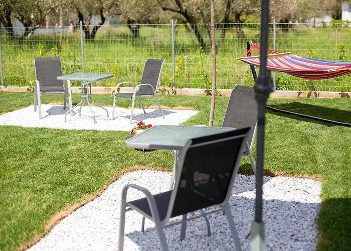 Aigli Garden Getaway, Escape Close To Lejlighed *